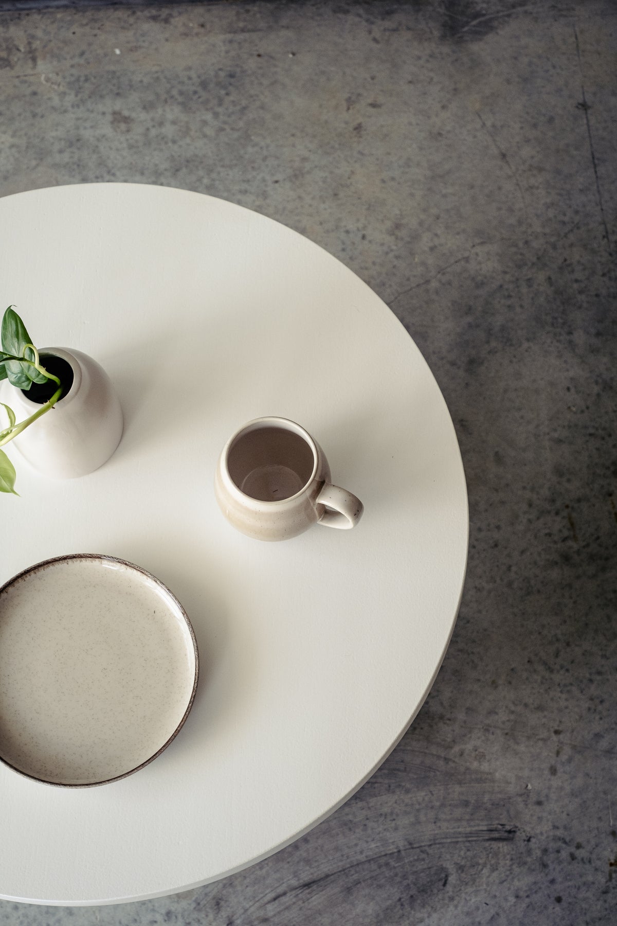 THE BREEZE ROUND COFFEE TABLE